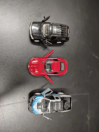 Carrinhos miniaturas de ferro