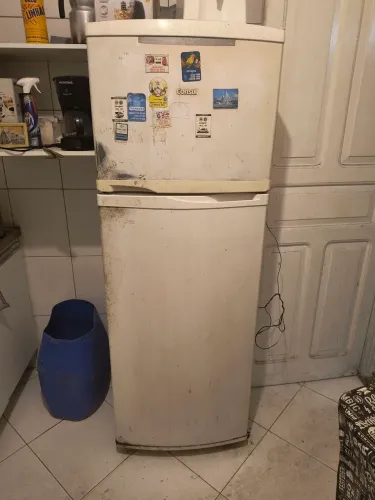 Geladeira com pequeno defeito só funciona o freezer 