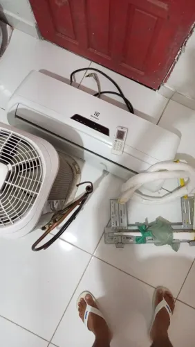 Olá estou vendendo um ar condicionado 12000 BTU Electrolux