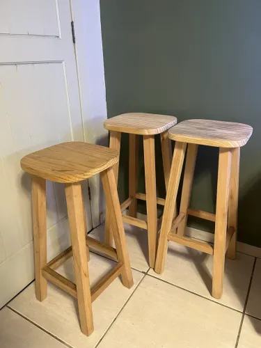 Banquetas de madeira