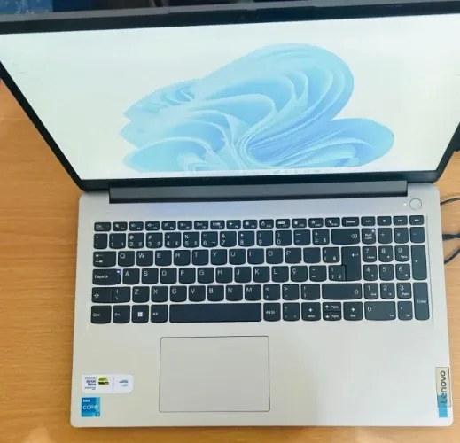 Notebook Lenovo Ideapad 1 i3 13ª geração | 8GB RAM | SSD 256GB | Windows 11