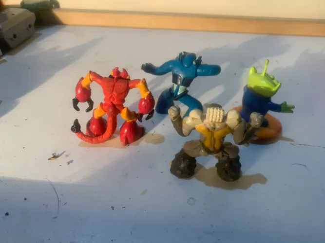 4 bonecos colecionáveis da marca Giochi Preziosi da franquia Gormiti