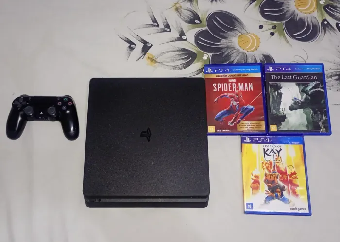 Playstation 4 Slim 500GB + 3 Jogos
