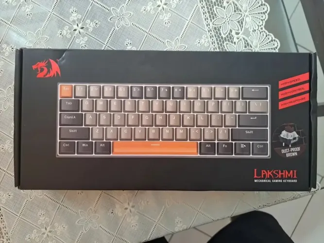 teclado mecânico Redragon Lakshmi compacto de 60%