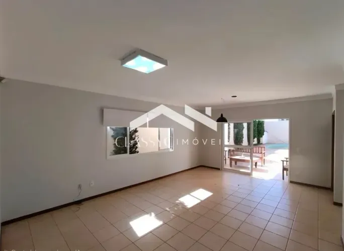 Casa no Jardim Karaíba, Uberlândia/MG 3 quartos, suíte, área gourmet, piscina aquecida.
