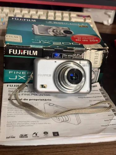 Câmera Digital Y2K Fujifilm Finepix Cybershot JX200 em perfeito estado, acompanha caixa!