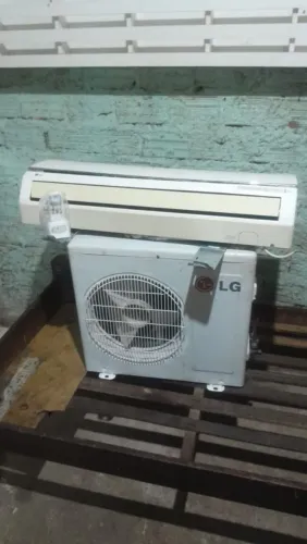 Ar condicionado LG novinho.