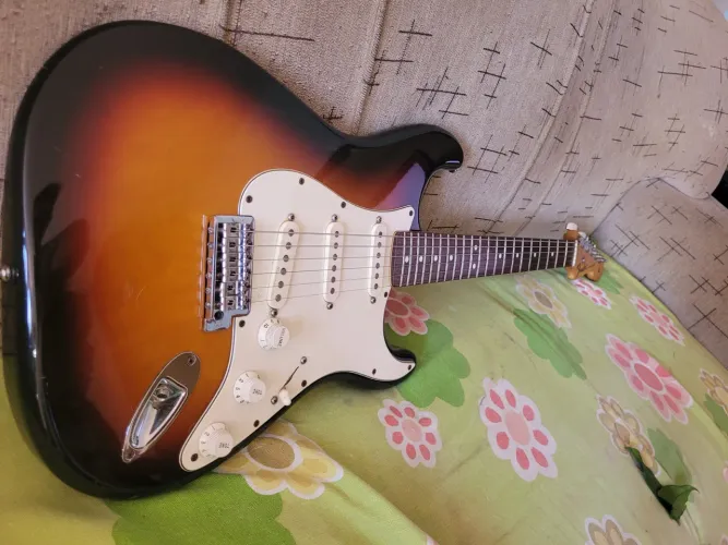 Guitarra fender MiM original trocas