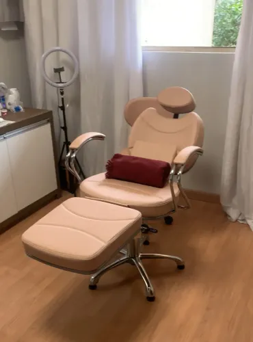 Poltrona Reclinável Estética Rose Gold + Mocho Giratório