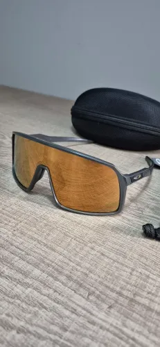 Óculos oakley modelo sutru