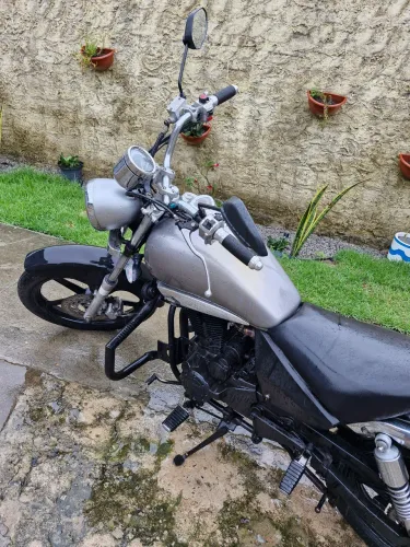 Vendo moto em dias , no ponto de transferir .