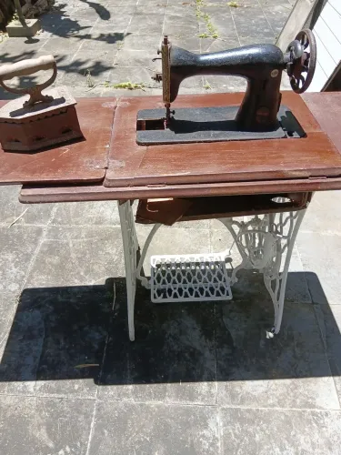 Máquina de costura antiga