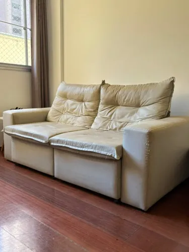 Sofá Retrátil Reclinável 2 Lugares c/ 2 Pufes - Vira Cama 140x150 - Com Desgaste