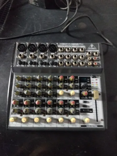 Mesa de som Behringer 12 canais