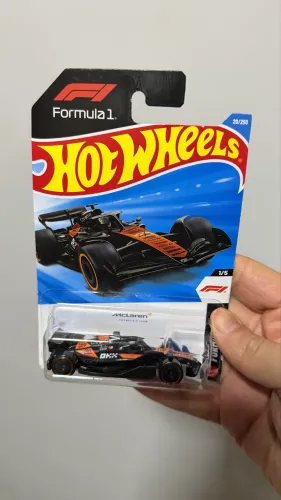 2 Hot wheels 