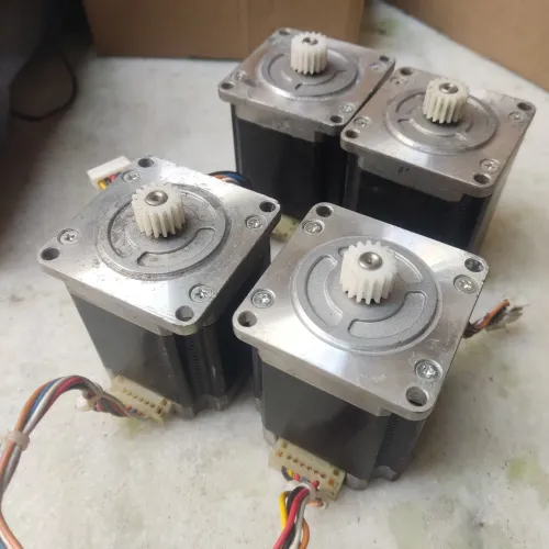 Kit com 4 motores de passo NEMA 23 - K02