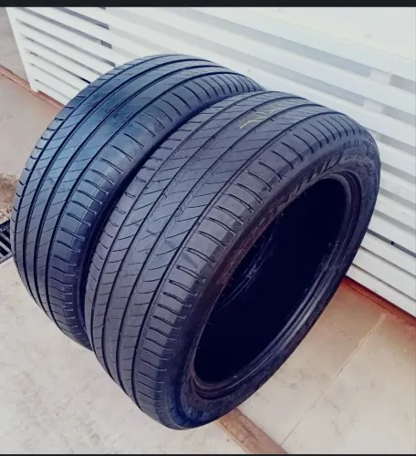 Vendo 4 Peneus 205/55 e 17 valor 650R$ os 4 