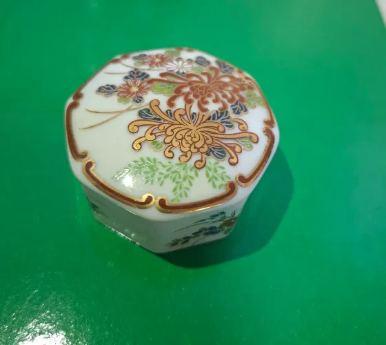 Caixinha de porcelana antiga shibata imari japan crisântemo dourado