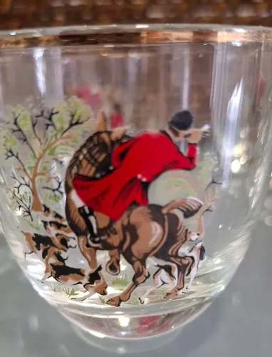 Copinhos de licor com pinturas