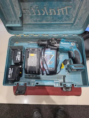 Furadeira makita a bateria