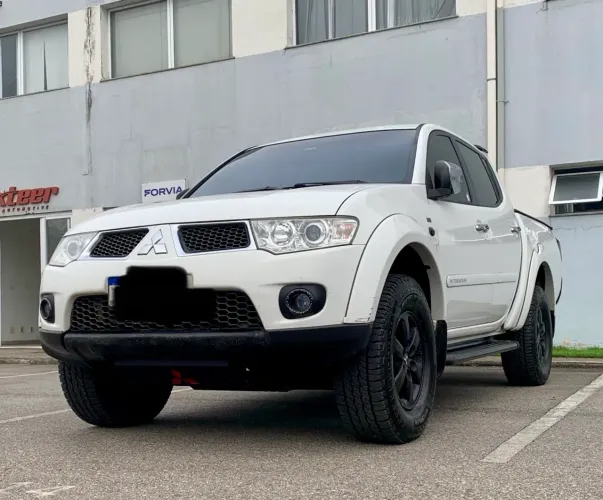 Mitsubishi L200 Triton HPE 3.2 CD TB Int.diesel AUT 2013