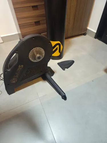 Rolo Smart Trainer Saris H3 Direct Drive + Cassete 11v e Tapete