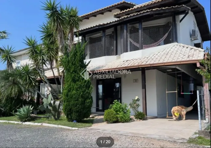Casa de condomínio para venda tem 270 metros quadrados com 5 quartos