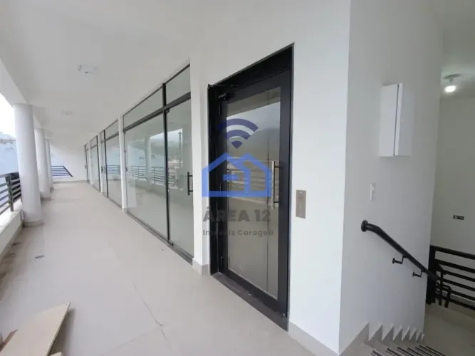 Salas comerciais para locação no Centro de Caraguatatuba, SP com 36m² e 46m²