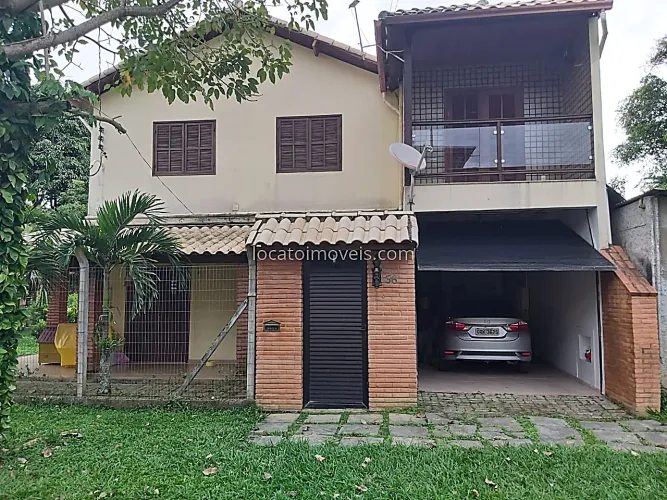 Granja com uma casa de 04 quartos em Chapeu D`uvas Juiz de Fora MG