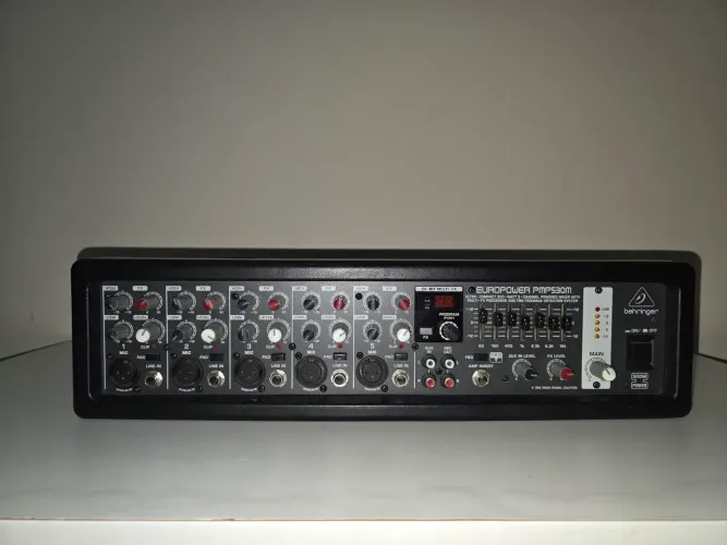 Pré amplificador mesa de som.Behringer
