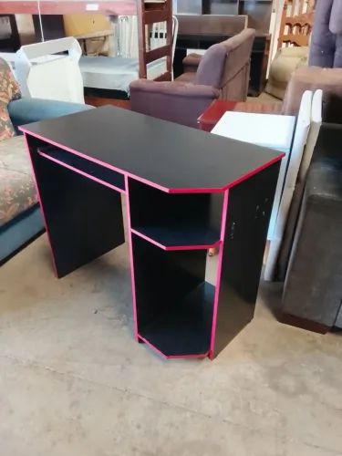 Mesa escrivaninha USADA ENTREGA dentro de Uberlândia MG