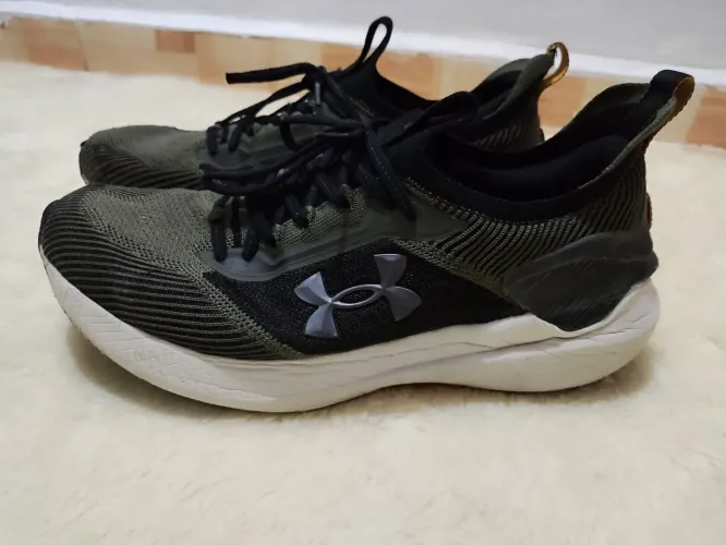 Tênis under armor verde