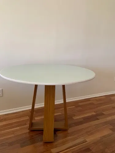 Mesa de Jantar Redonda com Tampo de Vidro - Excelente Estado