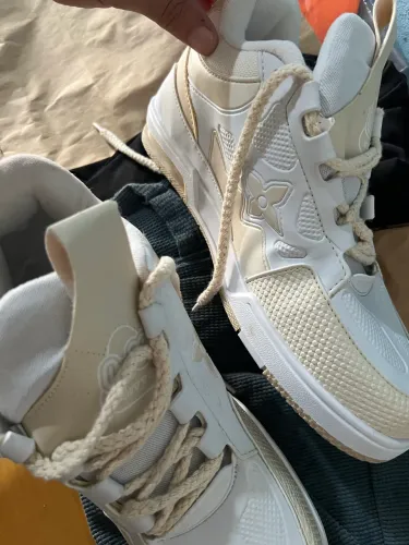 VENDO TENIS LV