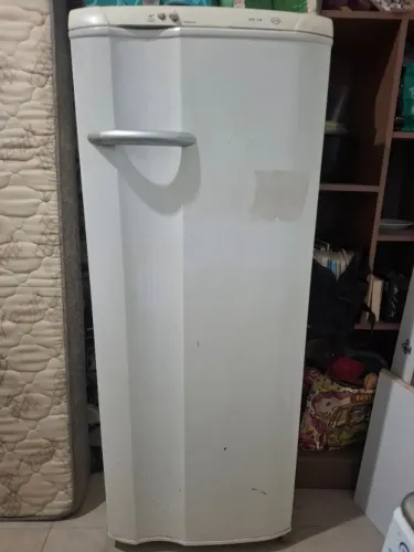 Geladeira Electrolux RE28 Super 240L