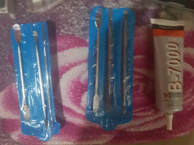 Um kit de ferramentas para celular novos nunca usado antes