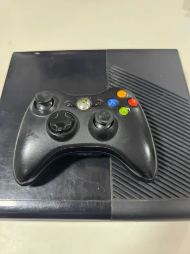 Xbox 360 Slim Original com 1 controle sem fiio e fonte original bivolt 