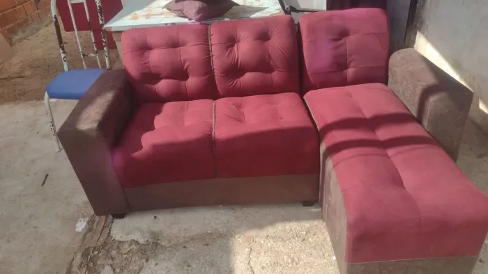 Vendo sofá chasea com duas almofadas