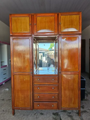 Guarda roupa usado de madeira