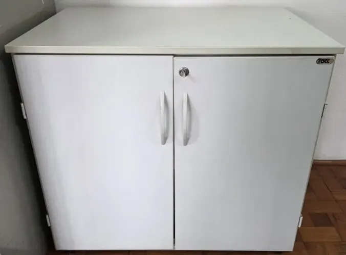 Armário de escritório com 2 portas - a retirar