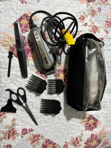Máquina de corta cabelo e pelos