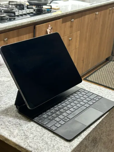 iPad Pro 12.9 5ª Geração M1 128GB Cellular Cor Space Gray Com Teclado Original