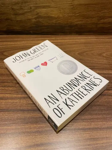 Livro em inglês: An Abundance of Katherines - John Green