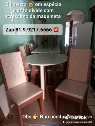 Armário  e mesas 