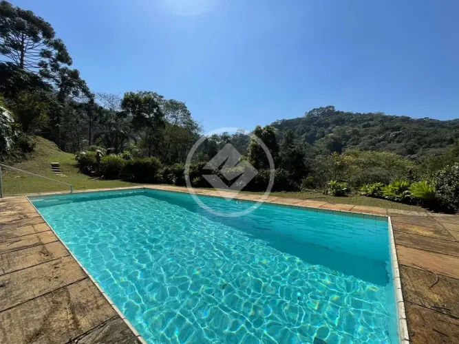 Casa linear de 3 quartos, ampla e cercada pela natureza em Teresópolis codigo: 360176