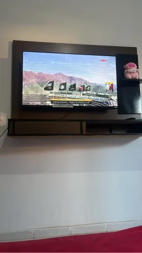 Vendo tv nova pouco tempo de uso