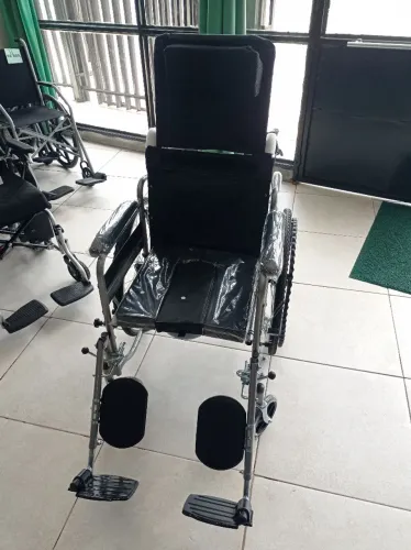 Cadeira de rodas reclinavel (preco em 10x350) sem Uso.