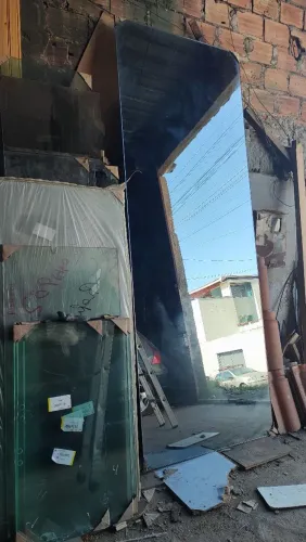 Vidro Fixo espelhado gigante 3,10x1,25 temperado de 8mm e NAO ENTREGO retirar em Betim