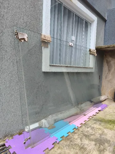 Porta de Vidro Dupla com Fechadura e Ferragens