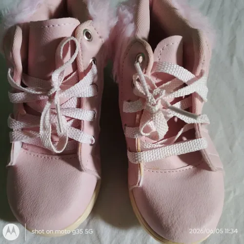 Bota infantil na cor rosa 
